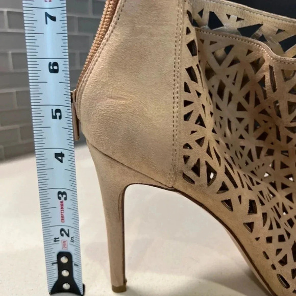 BCBGeneration Beige Cutout Ankle Boots Size 10 - Picture 4 of 10